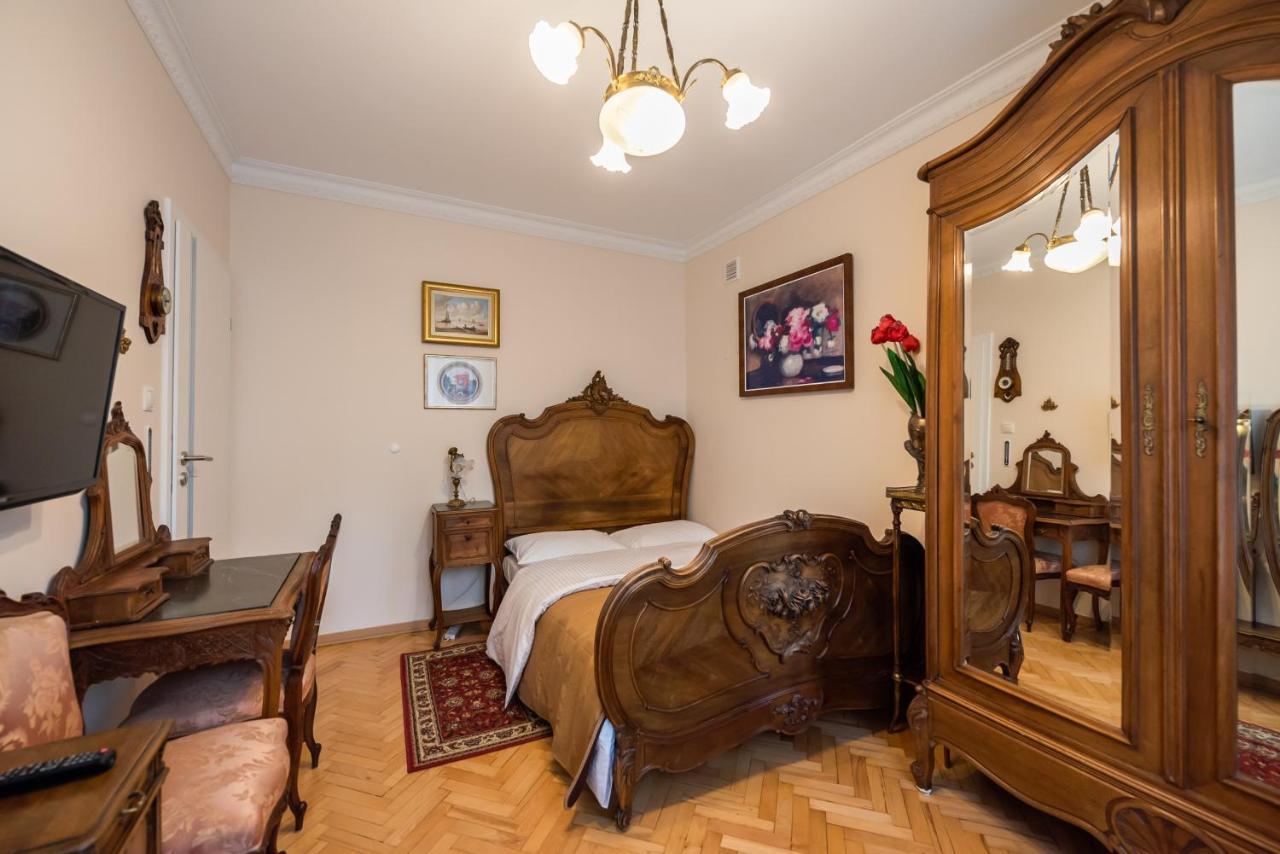 Downtown Antique Apartment Varsóvia Exterior foto