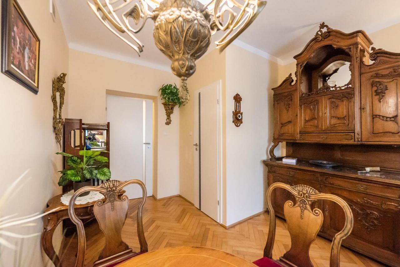 Downtown Antique Apartment Varsóvia Exterior foto
